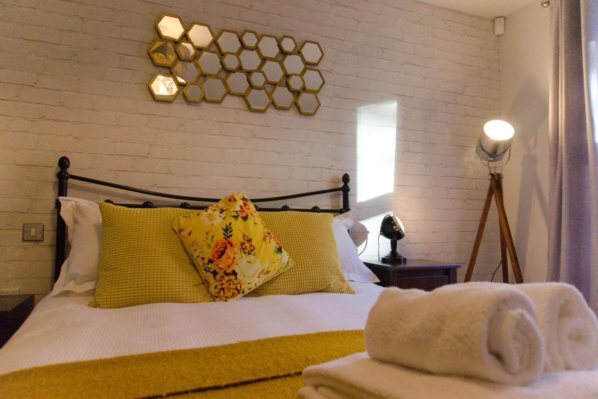 Russet Quarter, Parking Subject To Availability Apartment Йорк Екстериор снимка