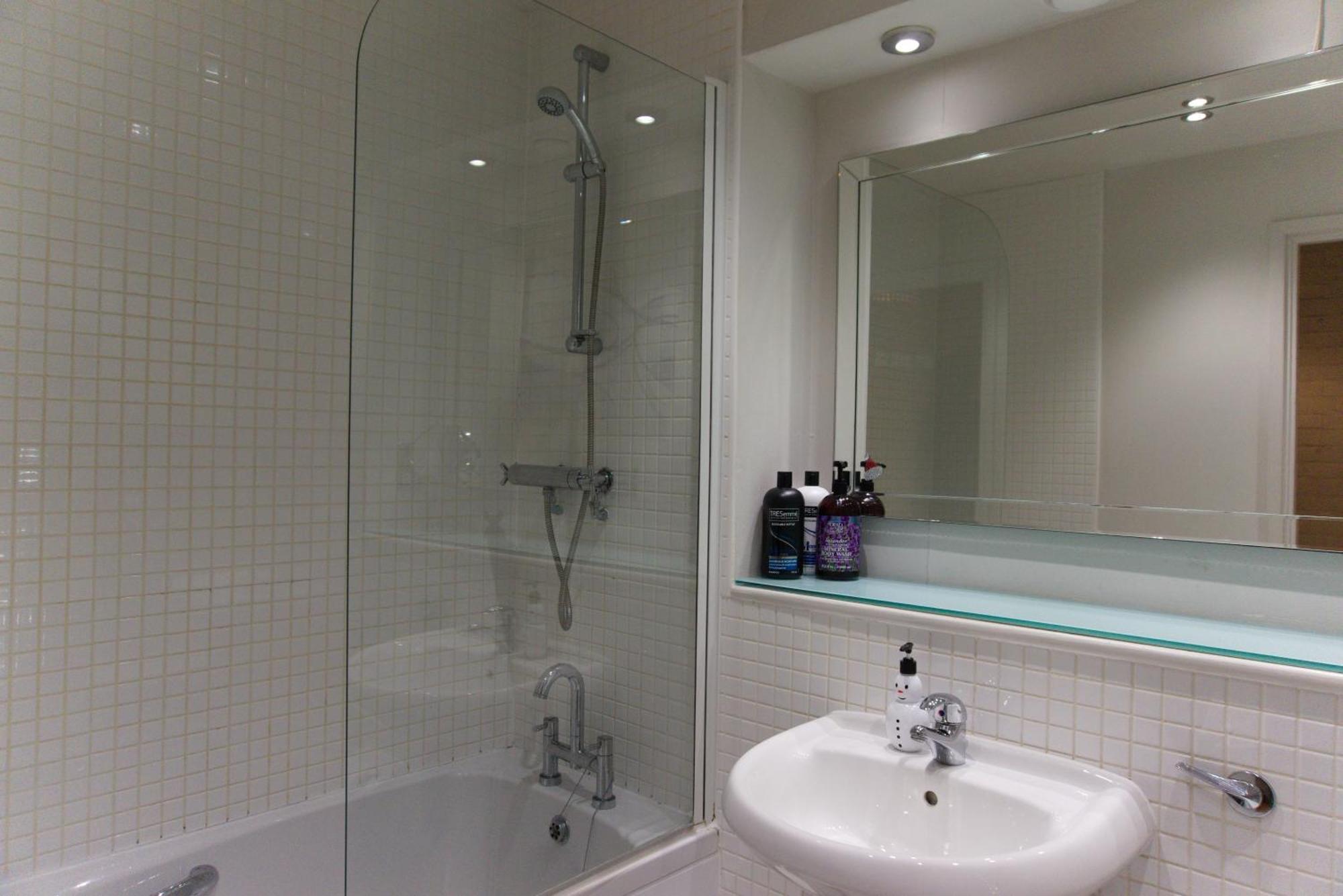 Russet Quarter, Parking Subject To Availability Apartment Йорк Екстериор снимка