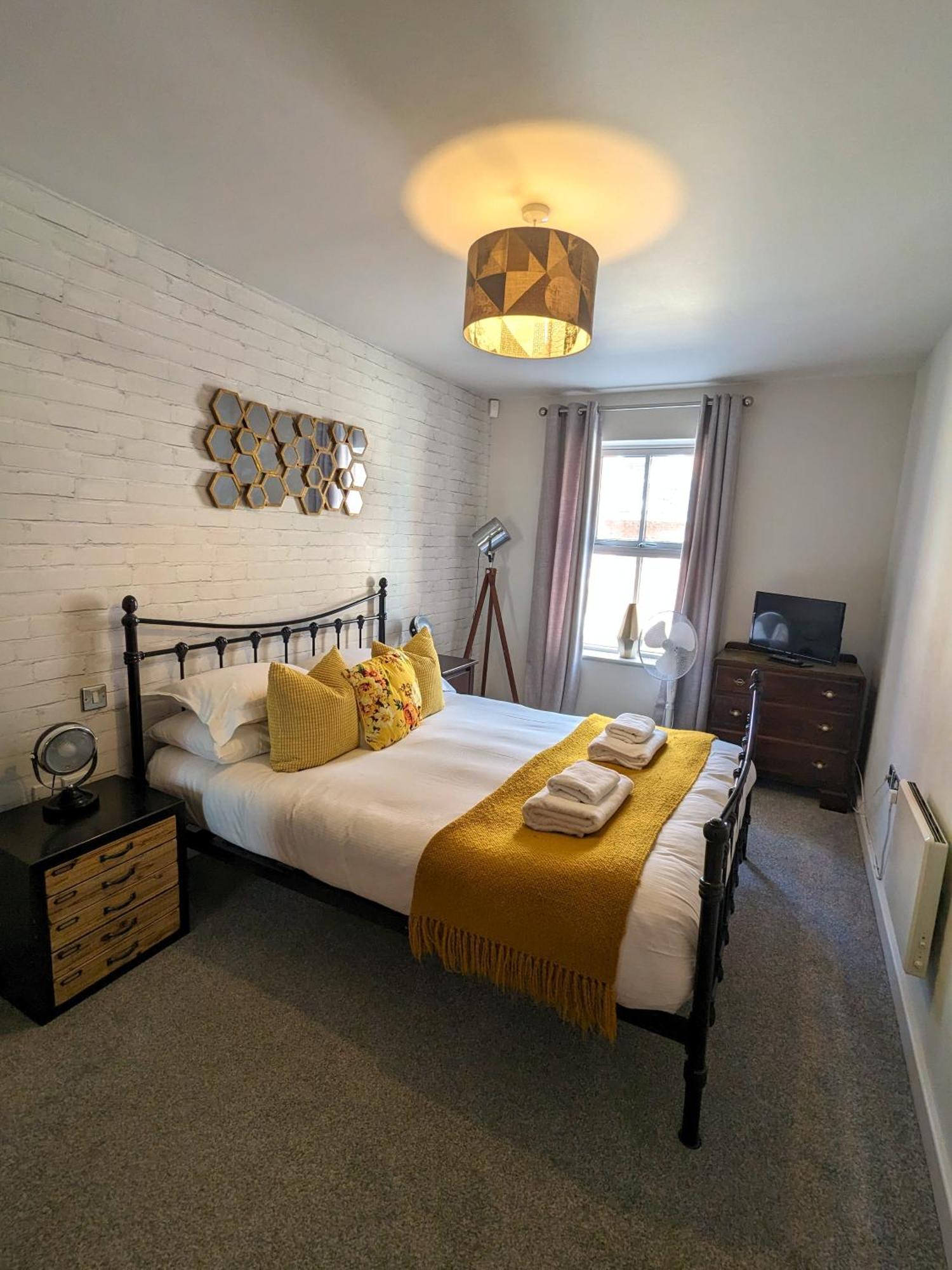 Russet Quarter, Parking Subject To Availability Apartment Йорк Екстериор снимка